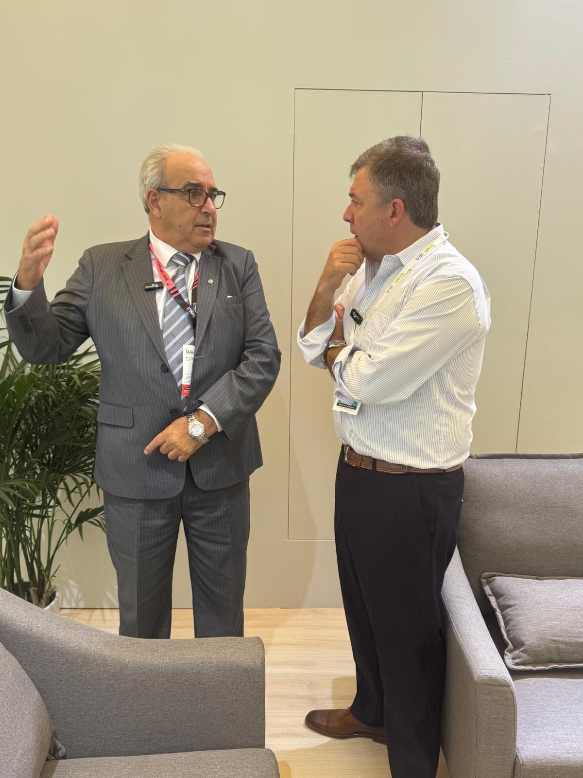 El ministro Fratti con el periodista Martín Olaverry